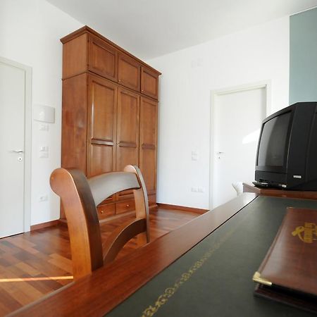 Guest House Domus Urbino Buitenkant foto