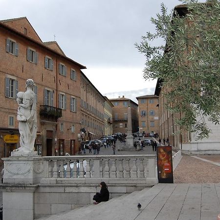 Guest House Domus Urbino Buitenkant foto