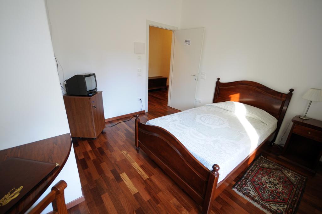 Guest House Domus Urbino Buitenkant foto